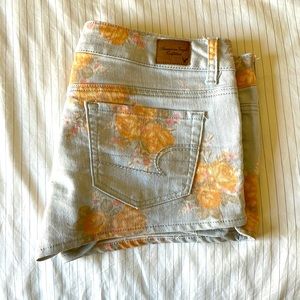American Eagle floral print short shorts
